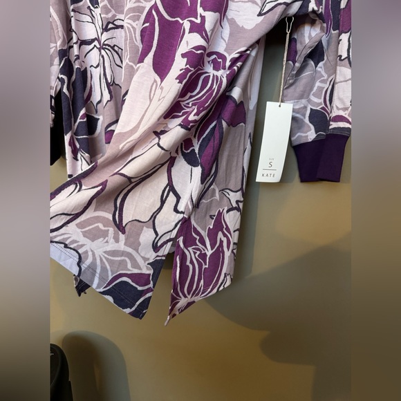 ⚽️ LuLaRoe Cozy Kate 3/4 Sleeve Sharkbite T, Small, NWT - Picture 5 of 7